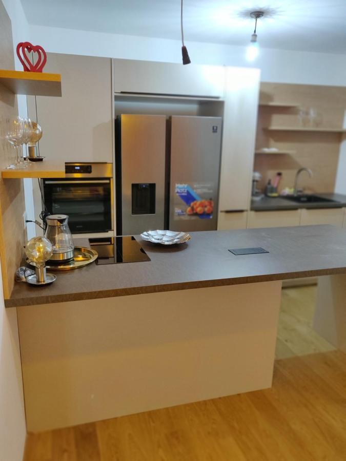 With Parking, Great Surroundings * Viena